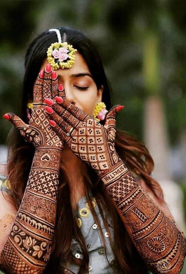 mehandi-artist